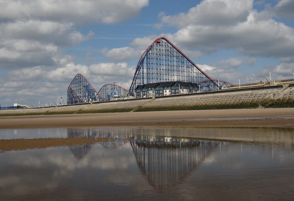 Happy 30th Birthday to the BIG ONE at Pleasure Beach Resort

Read More: tinyurl.com/2dhffl43

Celebrate the 30th anniversary of the iconic Big One rollercoaster, the tallest and fastest in the world at its debut.

#BlackpoolPleasureBeach #TheBigOne