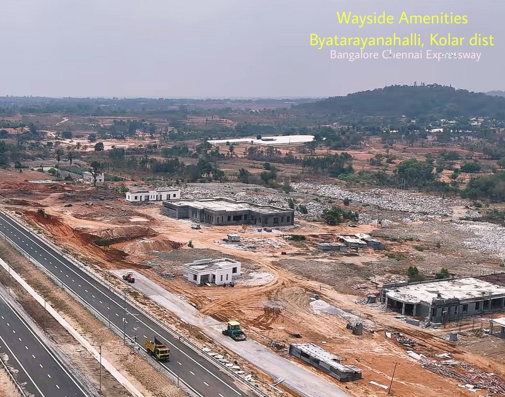 Wayside amenities (Rest Area) under constn at Byatarayanahalli on Bengaluru Chennai Expressway.
Will house Eateries, Fuel station, Play area, First aid centre, Helipad and large parking space.

Other locations of these rest areas are Mahasamudram in AP & Jabukulam, Veliyur in TN.