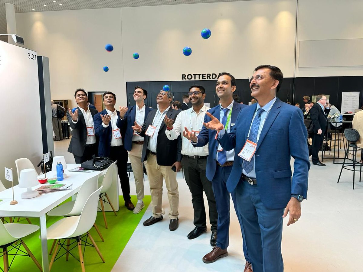 Wonderful moment at the Incotec booth at the ISF  World Seed Congress in Rotterdam yesterday: the Indian delegation and APSA chairman Manish Patel take time out for a little fun and relaxation.

#seedenhancement #missionzero #WSC2024 #WorldSeed2024 #ISF100Years #SeedisLife