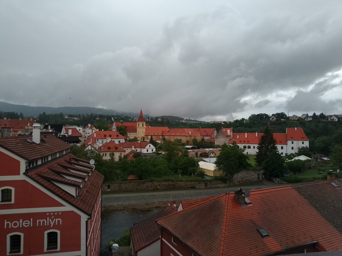 day35  チェコ共和国🇨🇿
チェスキークルムロフ

雨は雨でまたいいんですが

今日は違う街へ移動しよう
のコーナー୧⁠|⁠ ͡⁠ᵔ⁠ ⁠﹏⁠ ͡⁠ᵔ⁠ ⁠|⁠୨

#バックパッカー #旅人