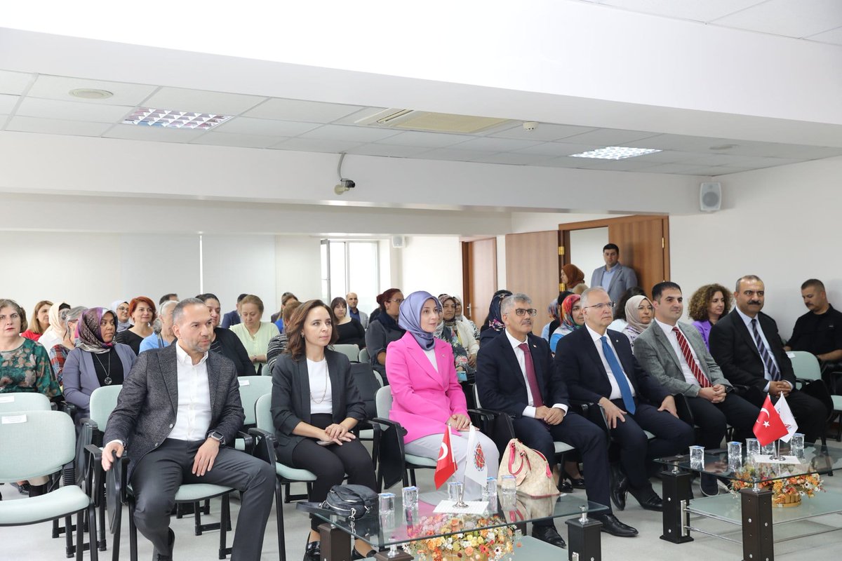 Niğde Valiliği, Ahiler Kalkınma Ajansı ve Niğde Çalışma ve İş Kurumu İl Müdürlüğü’nün düzenlediği 'Niğde Üreten Kadınlar Buluşmaları', Niğde Ticaret ve Sanayi Odası ev sahipliğinde gerçekleşti. Sanayi ve Teknoloji Bakanlığı'nın 2024 yılı önceliği olan Kadın İstihdamı teması