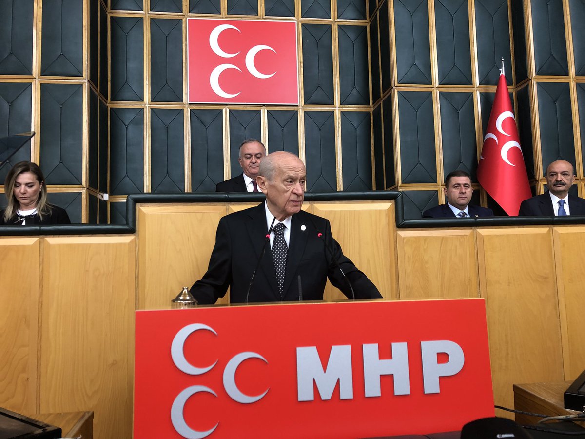 ayyildirim1's tweet photo. Türkiye Cumhuriyeti Suriye yönetimiyle karşılıklı anlayış ve uzlaşma masasında el ele vererek yani Ankara ile Şam arasında iş birliği köprüsü inşa ederek terör örgütünün işgal ve istila ettiği alanları demokratik vasıtalarla ihata teşebbüsüne katiyen müsaade edilmemelidir.

Bölücü terör örgütünün kaynağında ve ürediği bataklık alanlarda Türkiye ile Suriye’nin eşgüdüm halinde yapmalarını önerdiğim askeri operasyonlarla kökü kurutulmalıdır.

Ne yurt içinde ne de komşu coğrafyalarda ihanete geçit yoktur.

Liderimiz Sayın Devlet Bahçeli