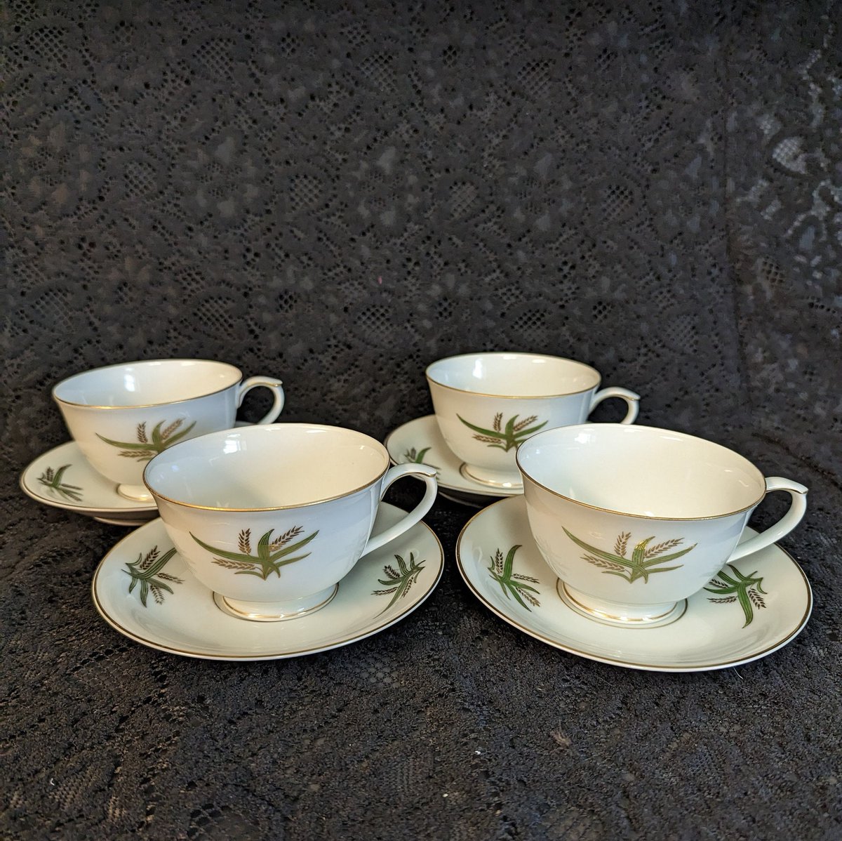 1950s FUKAGAWA Arita, 'Golden Wheat' pattern, Set of 4 Teacups & Saucers, Elegant Dining, 1950s MCM, Mid-Mod, 3 Sets Available, PERFECT! tuppu.net/e63f37b4 #AmazingFunVintage #Etsy #RetroMcmMidMod