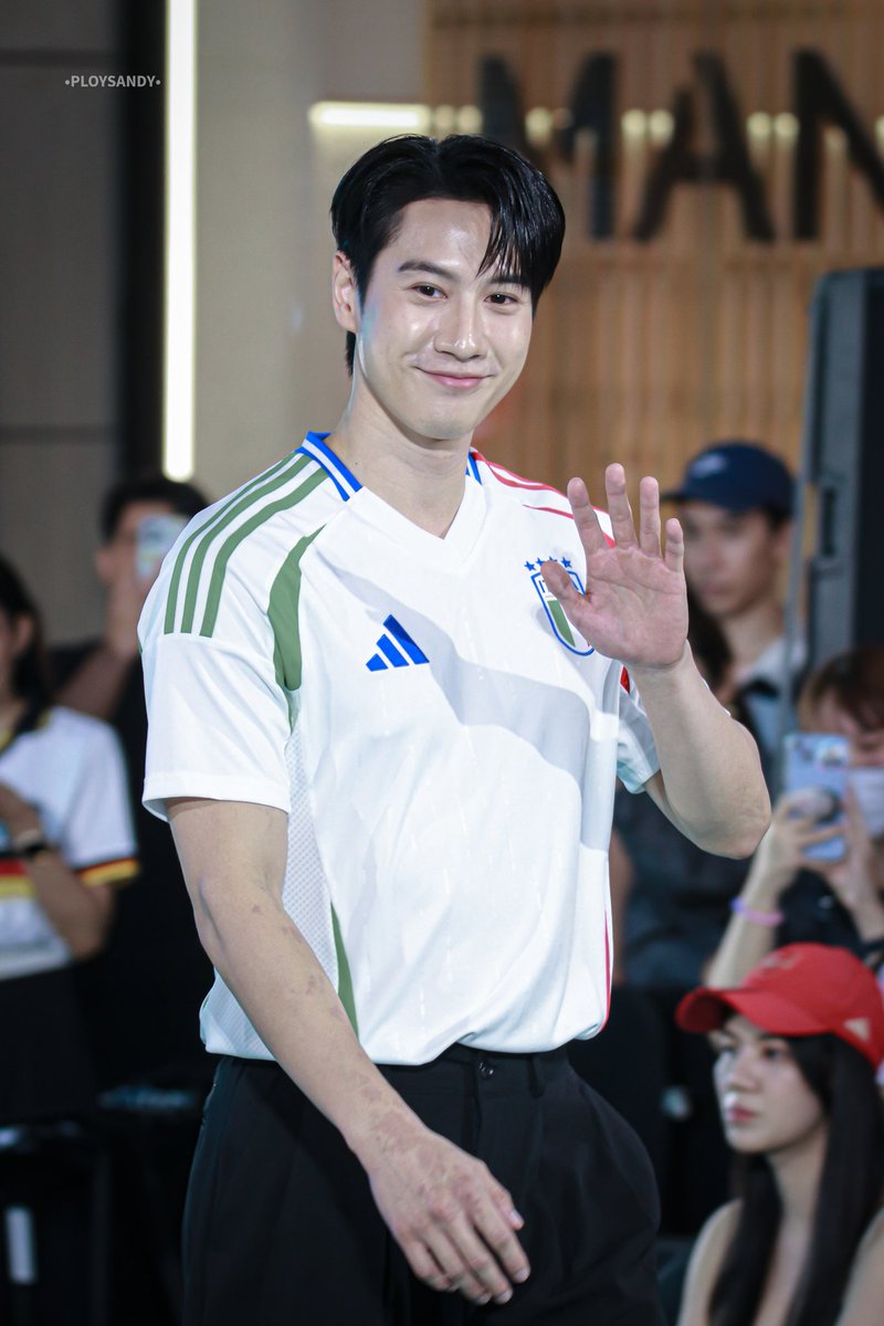 วันนี้ผ้มได้เหนยิ้มปลากระเบนด้วยตาเนื้อแล้วคับบบ ~♡♡

#Supersports #MoveYouMoveSports
#TheOneForFootball #SOLBright 
#brightrpp #ไบร์ทรพีพงศ์ 
#BrightRapheephong