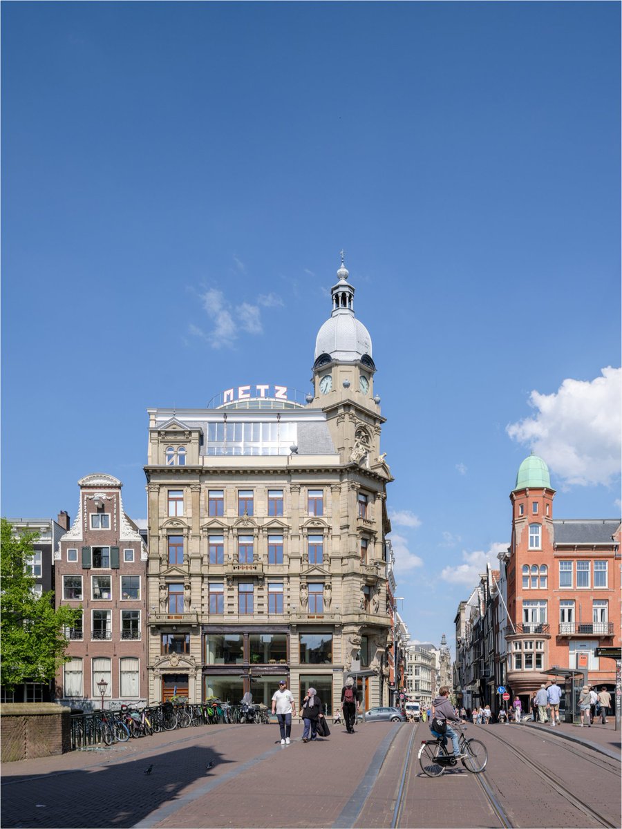 cppluxury's tweet photo. NIO House concept opens in Amsterdam
https://t.co/1MiEkDbf7H (full article)
#NIO #NIOCars #NIOHouse #electriccars #motorvehicles #automotive #Amsterdam #carmaker #luxuryretail @NIOGlobal https://t.co/mkeUKwwcat