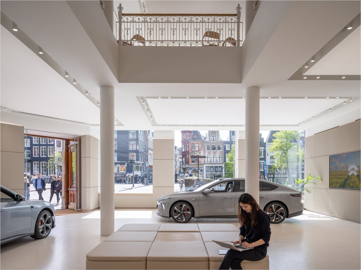 cppluxury's tweet photo. NIO House concept opens in Amsterdam
https://t.co/1MiEkDbf7H (full article)
#NIO #NIOCars #NIOHouse #electriccars #motorvehicles #automotive #Amsterdam #carmaker #luxuryretail @NIOGlobal https://t.co/mkeUKwwcat