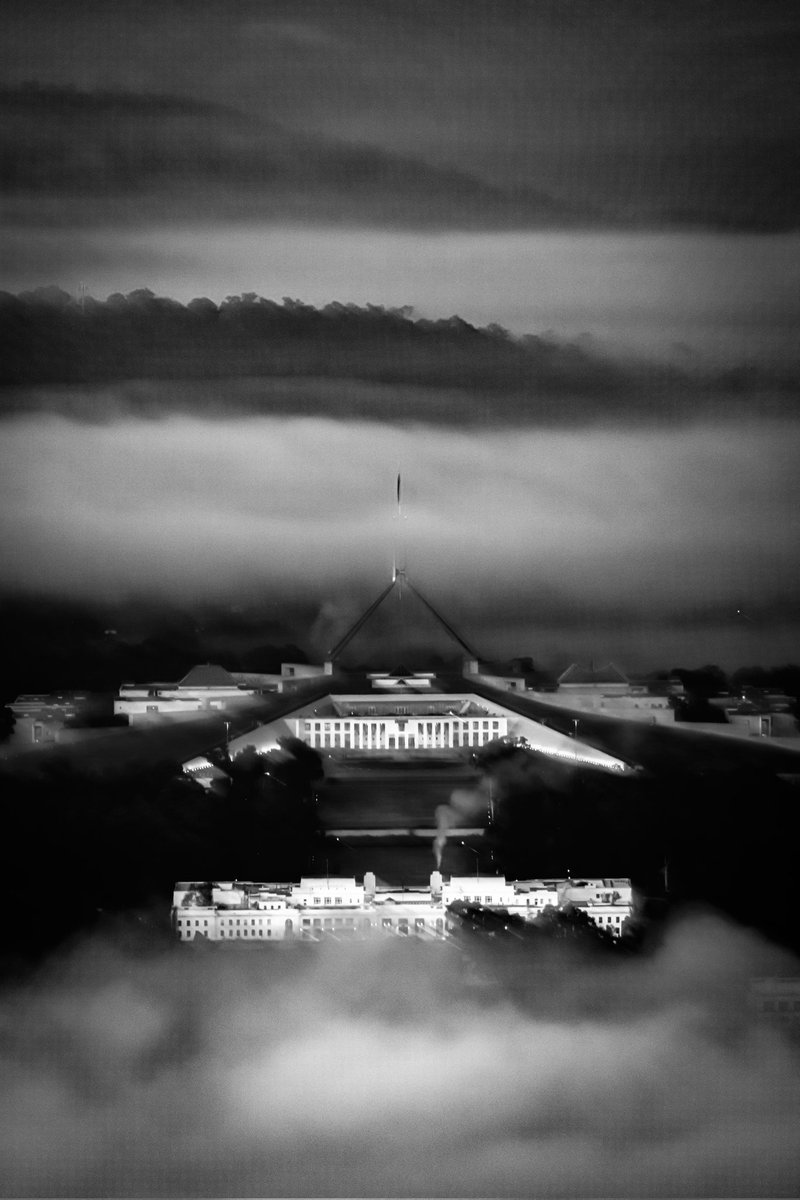 Lately, Canberra mornings are very cold and foggy. A little black & white image to pay homage to my favourite time of the year 📸 Captured 27 May 2024. 🖤🤍 #cold #foggy #sunrise #viewfromthetop #parliamenthouse #oldparliamenthouse @visitcanberra #mountainslie @Australia