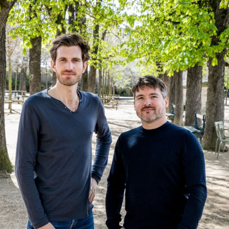 Et si vous pouviez essayer vos vêtements en ligne sans passer par la case magasin ? 😎 

<a href="/VeesualAI/">Veesual</a>  rend cela possible grâce à l'IA ! 🤝

Avec une nouvelle levée de 5M€, la startup conseillée par Angelsquare en 2023, va améliorer sa tech de réalité augmentée &amp; se lancer aux US.