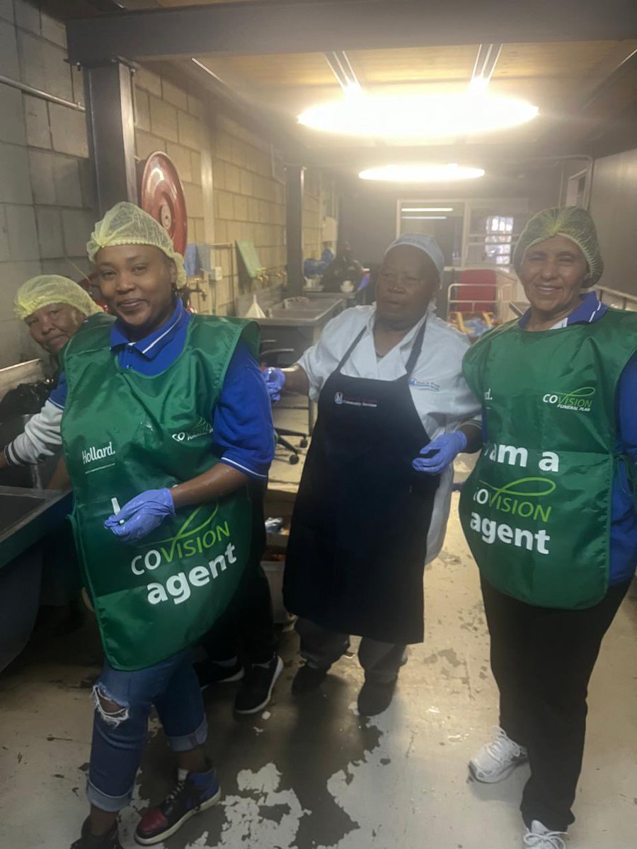 mowcs_sa's tweet photo. Our teams partnering today to serve 1000 meals. Let’s End Hunger #worldhungerday #endmalnutrition #thrivingmothers #whd2024 #charityinmotion #mealsonwheels @WorldHungerDay https://t.co/o16W1SwiBg