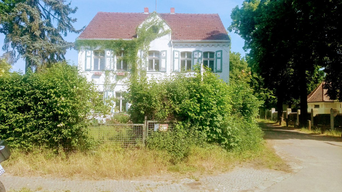 Foto von einem Haus am Bardey- Ecke Rothenbücherweg in Gatow 

#LoveBerlin