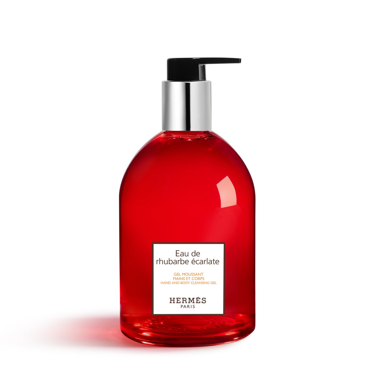 Hermès のボディケアアイテム「Le Bain Hermès」がリニューアルして登場した。メゾンを象徴する8つの香りが美しいガラスの小瓶に閉じ込められており、日常にやすらぎと活力をもたらしてくれる。 fashionpost.jp/news/300487 #Hermès #LeBainHermès