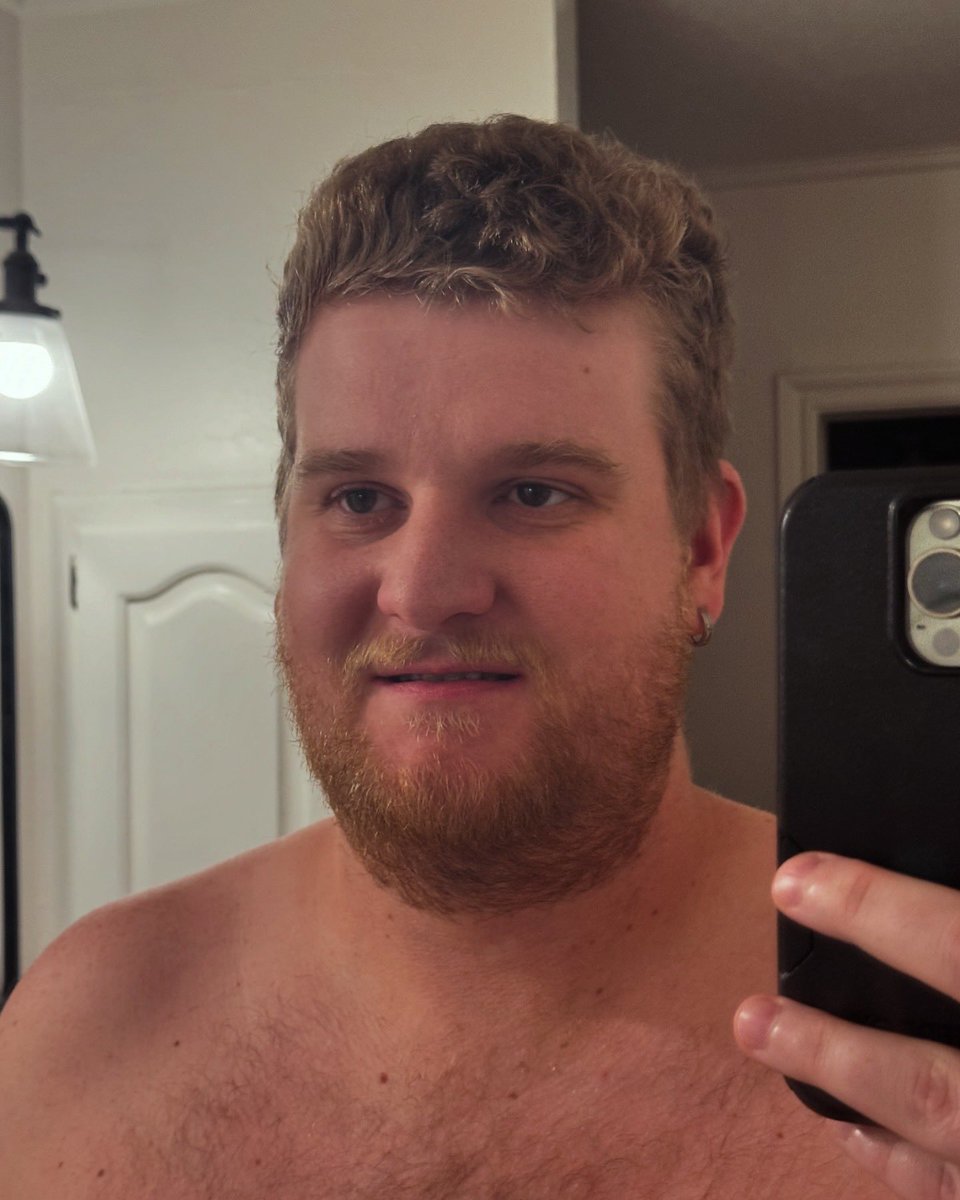 PBearProbs's tweet image. 1 night with me, or 6 McDonalds McChickens? 

#onlyfans #polarbearproblems #youtuber