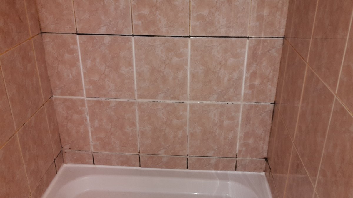 The tiles around a shower tray can quickly start to look grubby 😠 But what can you do about it🤔❓ 👇 THIS 👇 bathroommarquee.co.uk/what-is-the-be… #FirstTMaster #bizbubble @sincerelyessie