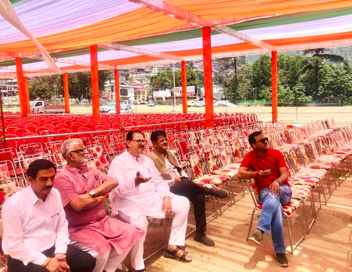 Reviewed along with CPS & Kullu MLA @SunderThakurINC, DCC Chief #SheeshRamAzad, AICC Observer #RajeevSingh, the arrangements at Dhalpur ground, #Kullu, venue of our leader Smt @priyankagandhi ji's election rally in favour of #Congress Candidate @VikramadityaINC, on 29th May.