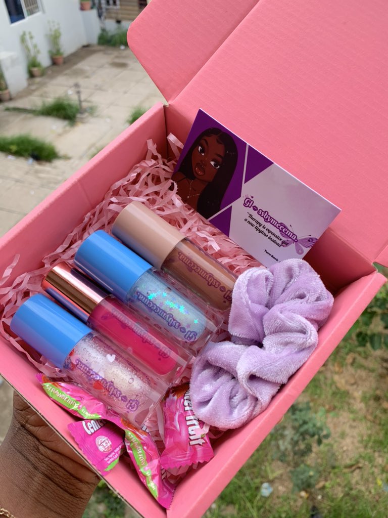 Say hi in the comment section Anon might pick you to gift you our lipgloss box worth 9,500 💆🏽‍♀️
