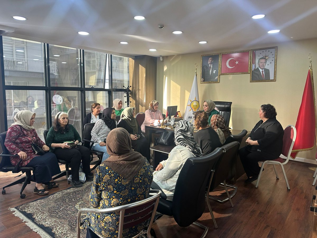 Haftalık Olağan Yönetim Kurulu Toplantımızı İlçe K.K. Başkanımız Sn. <a href="/korkmazcnrbasak/">Başak Korkmaz Çınar</a> 'ın başkanlığında gerçekleştirdik

Toplantımız hayırlara vesile olsun.

<a href="/omerrcelik/">Ömer Çelik</a> 
<a href="/ozangulacti/">Ozan Gülaçtı</a>
@Hacersoylemez2 
<a href="/avbayramuzndere/">Av. Bayram Uzundere</a> 
<a href="/korkmazcnrbasak/">Başak Korkmaz Çınar</a>