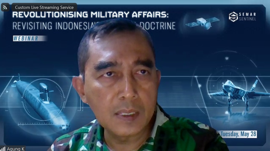 @aandiraihanahh We will start the webinar with our first speaker, Col. Agung Karyanto, who will discuss the topic of “Transformation of State Defence Doctrine in Facing Security Threats Developments”

#SemarSentinelWebinar #CollaborativeCombat #Doctrine