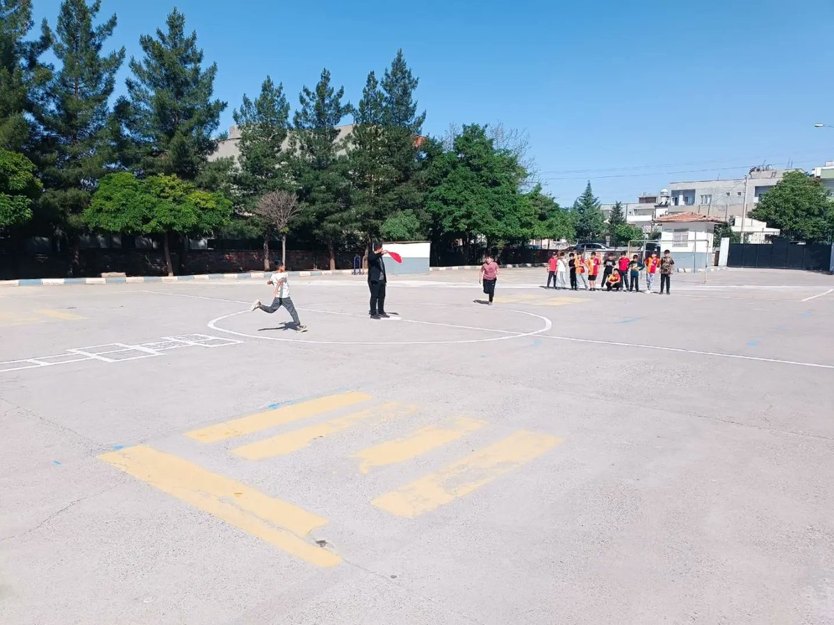 NehrozogluV's tweet photo. Okulumuzda “28 Mayıs Dünya Oyun Oynama Günü” kapsamında  Mayıs ayının son haftasında  Geleneksel Çocuk Oyunları Şenlikleri düzenlenmektedir. @tcmeb @mebtegm @tuncay_akkoyun @Murat69_Demir @abdurrahimdmr47 https://t.co/LPm5Y3PzE5