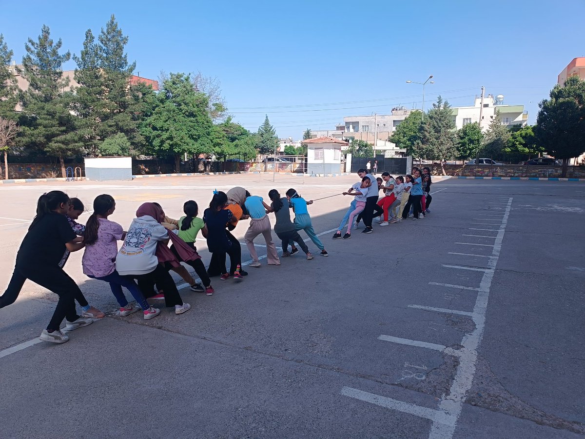 Okulumuzda “28 Mayıs Dünya Oyun Oynama Günü” kapsamında  Mayıs ayının son haftasında  Geleneksel Çocuk Oyunları Şenlikleri düzenlenmektedir. <a href="/tcmeb/">Millî Eğitim Bakanlığı</a> <a href="/mebtegm/">Temel Eğitim Genel Müdürlüğü</a> <a href="/tuncay_akkoyun/">Tuncay Akkoyun</a> <a href="/Murat69_Demir/">Murat Demir</a> <a href="/abdurrahimdmr47/">Abdurrahim DEMİR</a>