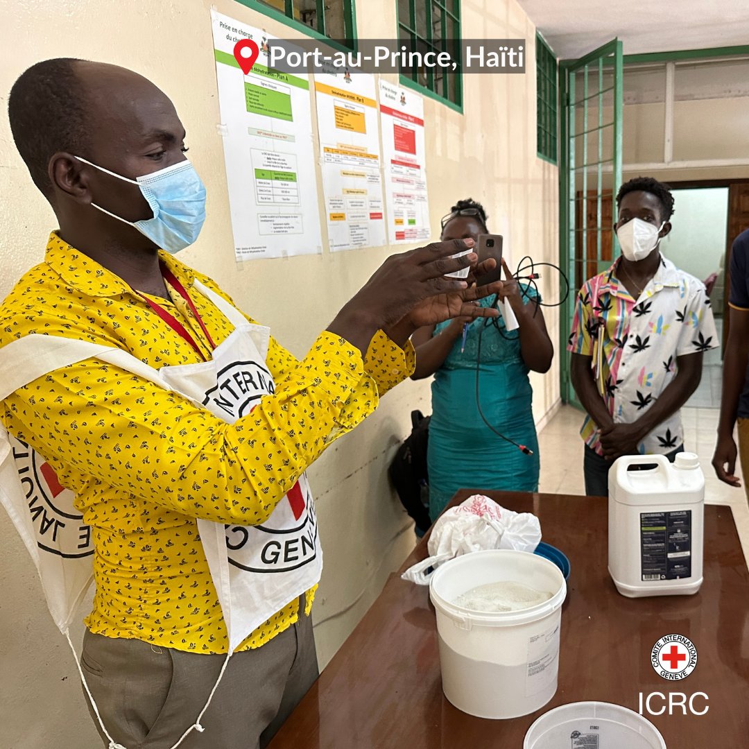 📍 Port-au-Prince, Haiti With the ongoing armed violence, some hospitals are facing an increase in patients, including injuries by firearms. Our teams donated supplies and trained representatives of 5 hospitals on various hygiene measures to help reduce the risk of infections.