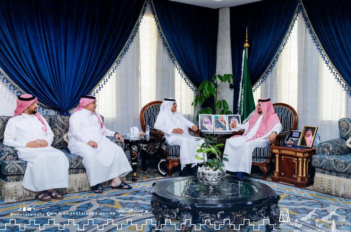 amantalbaha's tweet photo. استقبل #أمين_منطقة_الباحة د. علي بن محمد السواط سعادة الأستاذ. مهنا بن محمد العدواني مدير عام #الإدارة_العامة_للأحوال_المدنية بمنطقة الباحة والوفد المرافق له.

#أمانة_منطقة_الباحة https://t.co/xcRl9s8Hho