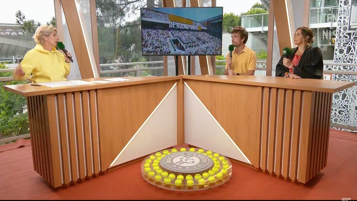 FFTennis's tweet photo. Suivez en DIRECT l'émission "Le 10h30 de Roland-Garros n°3" ! https://t.co/dPO4TVALSM

#RolandGarros https://t.co/cXt4r2EeIm