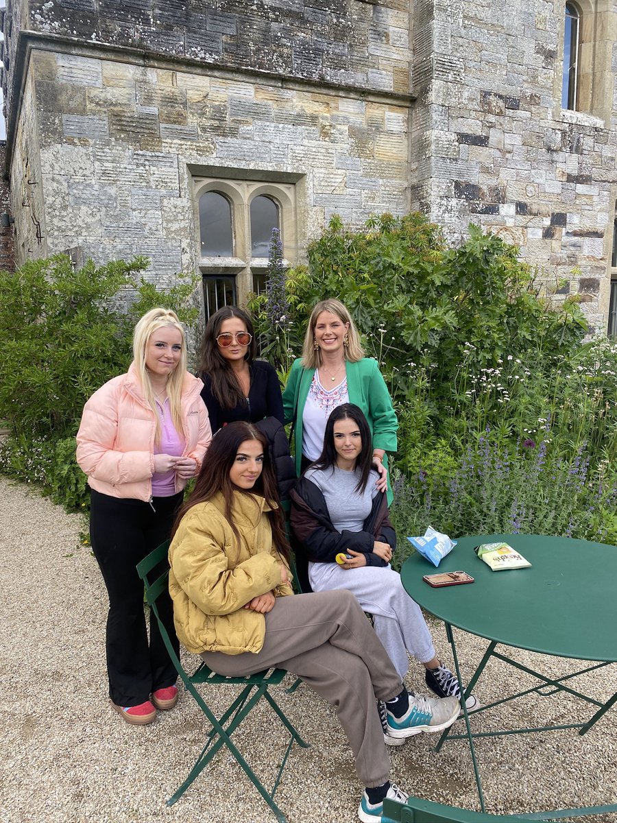 Delighted to attend the Blackwater Valley Opera festival Schools Night @B_V_O_F with TY students and colleagues @FriaryCollege G.F. Handel's GIULIO CESARE was performed in grounds of Lismore Castle, Co. Waterford. 🎭🎼🎵🎶