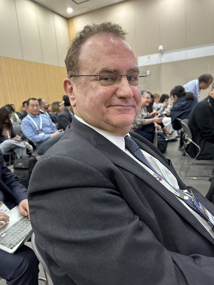 NPeppas's tweet image. This afternoon Tony Mikos and @khademh Ali Khademhosseini received the Biomaterials Global Impact Awards from “Biomaterials”. Doubly happy I am!