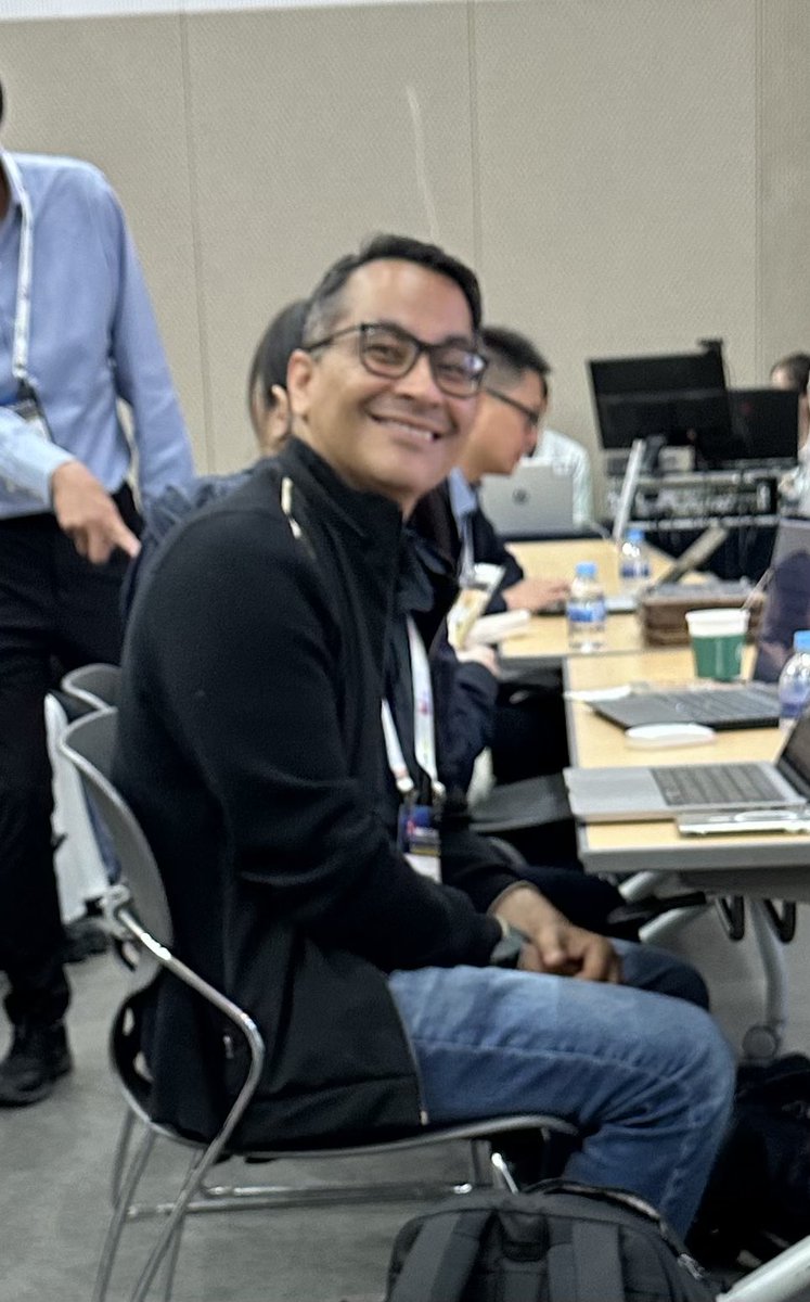 NPeppas's tweet image. This afternoon Tony Mikos and @khademh Ali Khademhosseini received the Biomaterials Global Impact Awards from “Biomaterials”. Doubly happy I am!