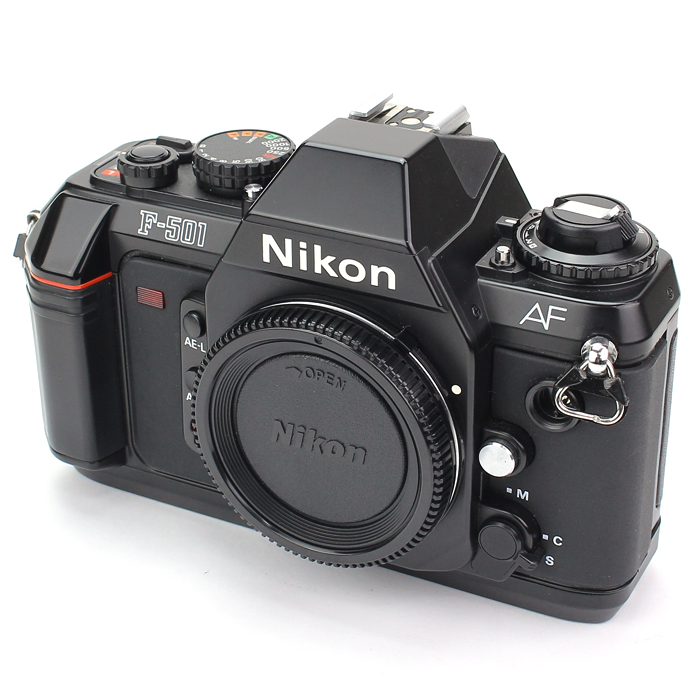 champcamera's tweet photo. \中古入荷ピックアップ/
#ニコン #F501
ニコン初のカメラ内モーター駆動のAF機です!スピードや精度はそれなりですが明るい日中でコントラストはっきりした被写体であれば十分実用でき、F3AFで登場したレンズ内モーターのAF80mmF2.8なども使用できます! https://t.co/LfnI17A6r5