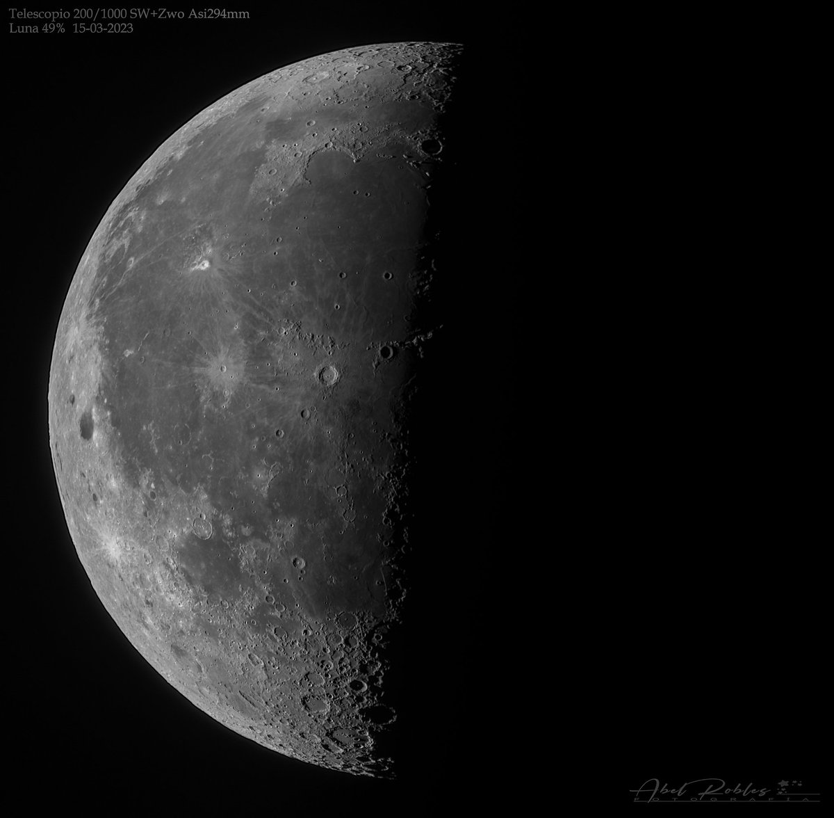 Luna iluminada al 50%, marcando el terminador
#cielosESA