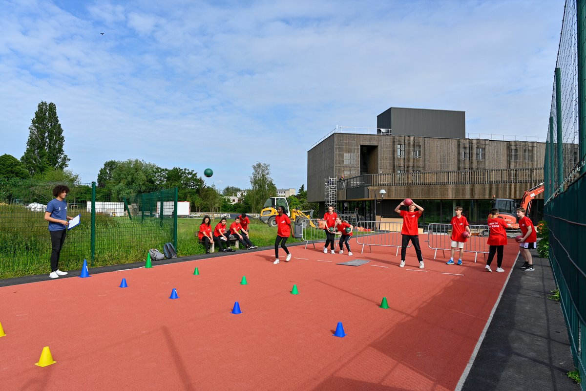 #Collèges Les Jeux du Val d'Oise 🌟 Labellisé 'Impact 2024' par @Paris2024 ce projet mobilise les classes de 4ème autour des valeurs du sport. 🏅 Vendredi dernier, 24 équipes se sont réunies à @Athletica_95 pour la grande finale de la 4ème édition de ce challenge inter-collèges