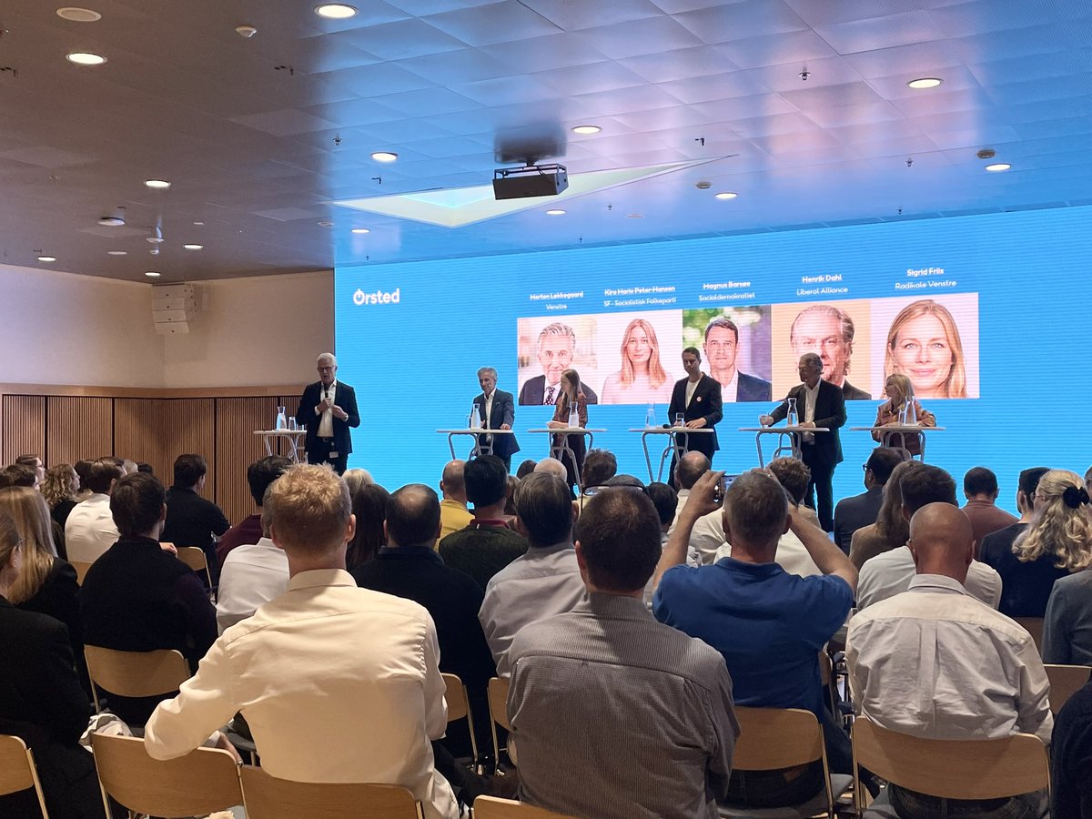 OrstedDK's tweet photo. D. 9. juni skal vi i stemmeboksen 🇪🇺 
I dag lagde @Loekkegaard_MEP @Sigridfriis @SociologenHD @Kira_MPH @MagnusBarsoe vejen forbi Ørsted til en debat om Europas rolle i verden, fastholdelse af grønne kompetencer på europæiske hænder og meget mere. Tak for besøget! https://t.co/A42tUcYITk