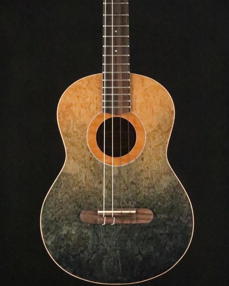 atguitars's tweet photo. 藍染波待ちウクレレ。バリトンとコンサートがあります。 https://t.co/AxA2HaaAwc