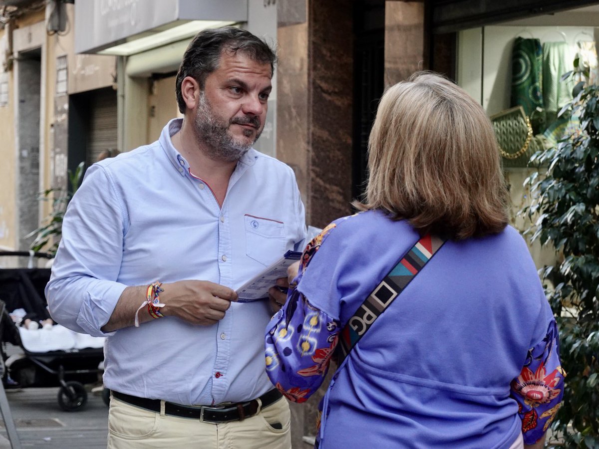 ppbadajozlocal's tweet photo. 🗳️ Este lunes hemos sentido la buena acogida del proyecto del Partido Popular en #Europa 🇪🇺 entre los vecinos de la Calle #Menacho. Para las próximas elecciones del #9J pedimos tu confianza, porque #TuVotoEsLaRespuesta.

#EleccionesYa https://t.co/maqWNVbBW0