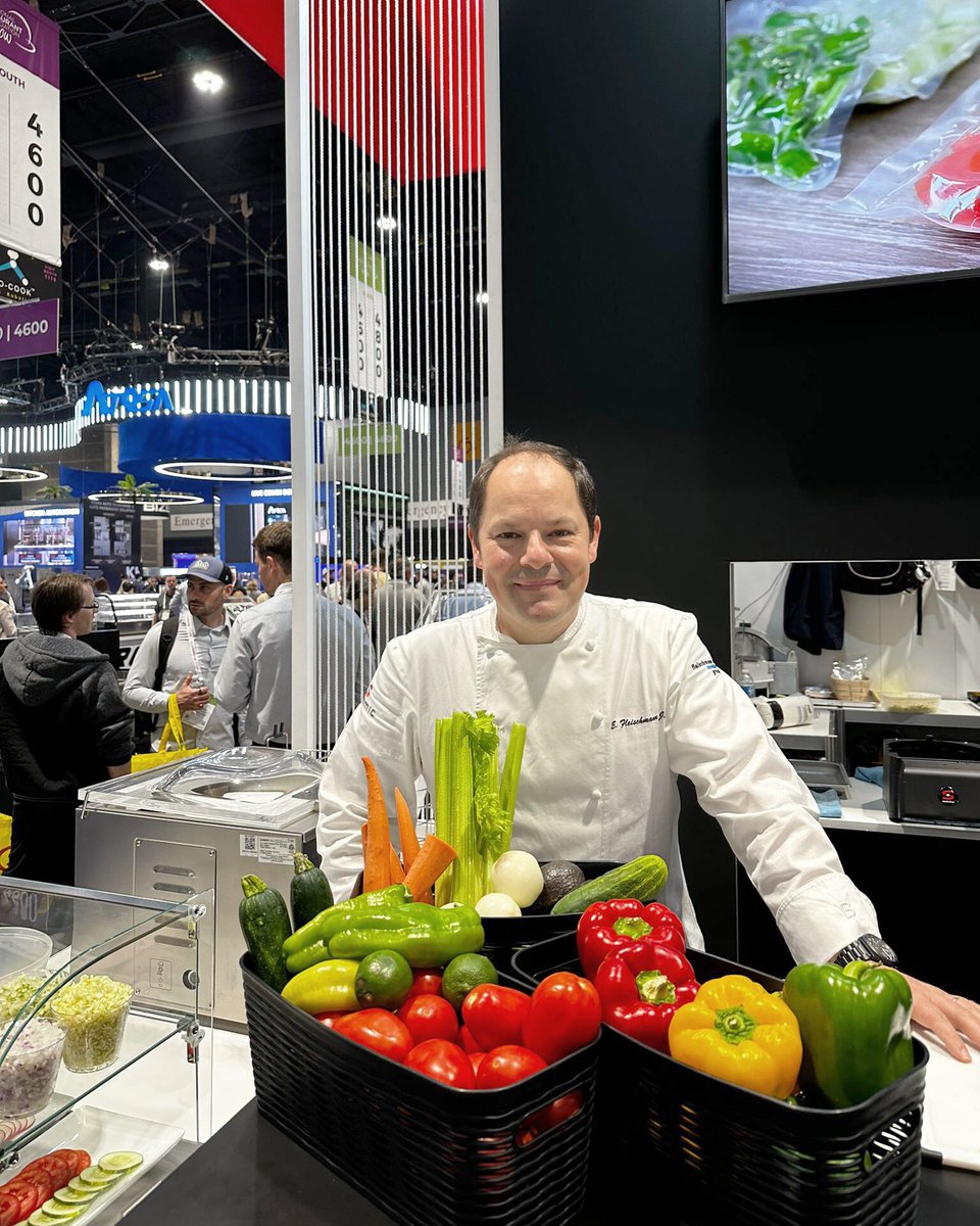 Precisión y calidad en cada corte. Solo tienes que escoger el producto que quieres cortar y el corte que deseas hacer. Y consigue #ElCortePerfecto en un solo movimiento. ¿Qué corte prefieres tú?

🌐 Guía de cortes completo: sammic.es/a/guia-de-cort…