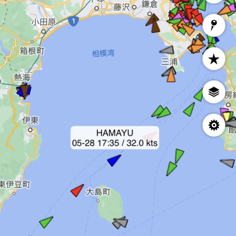 横須賀港へ定刻より45分も早い20:00の到着を目指す東京九州フェリーはまゆう、伊豆大島沖で驚異の32ノット到達