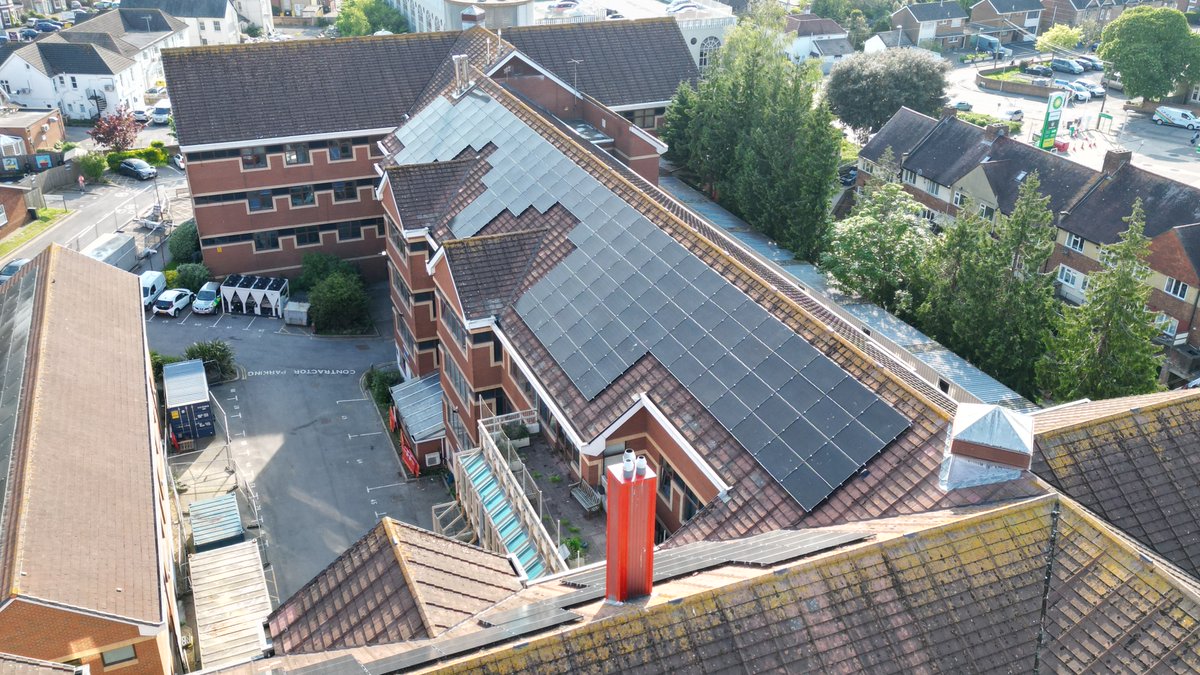 This #TransformationTuesday we're thrilled to announce the successful completion of our first solar photovoltaic project at Poole Hospital!👏🏼 

The project marks a significant milestone in our journey towards sustainable energy solutions 🌞

🔗 uhd.nhs.uk/news/latest-ne…