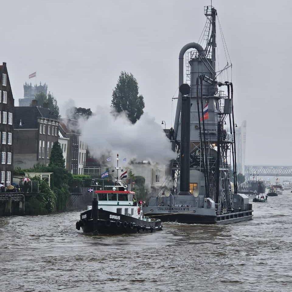 🚂 | 𝗦𝘂𝗰𝗰𝗲𝘀𝘀𝗳𝘂𝗹 𝟮𝟬𝘁𝗵 𝗲𝗱𝗶𝘁𝗶𝗼𝗻 𝗗𝗼𝗿𝗱𝘁 𝗶𝗻 𝗦𝘁𝗼𝗼𝗺!
Last weekend 'Dordt in Stoom' took place downtown Dordrecht! 
Despite the changeable weather, it was a successful edition and all participants and visitors enjoyed it.

#tug #sponsoring