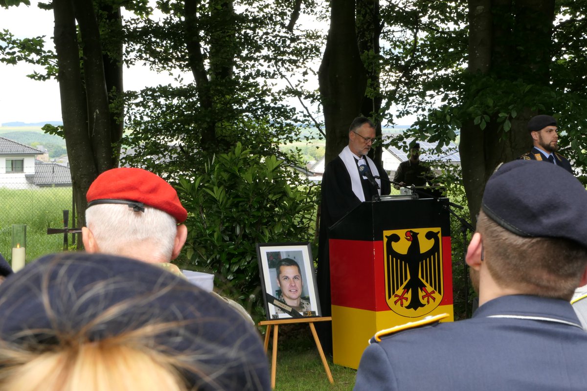 cirbw's tweet photo. „Wir gedenken unserem #Kameraden Major Thomas Tholi aus dem heutigen IT-Btl 282, welcher am 28. Mai 2011 bei einem Anschlag in Afghanistan gefallen ist.“ #InspCIR https://t.co/3vPRcu9kaO