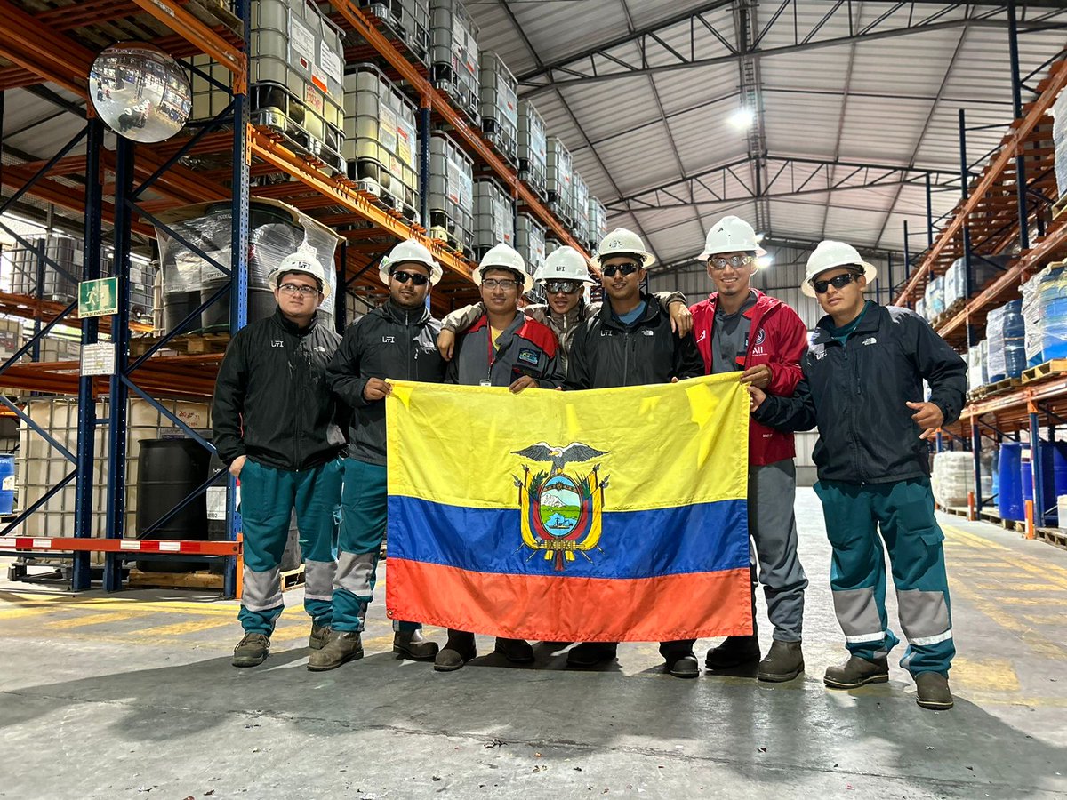 Kevin_z1995's tweet photo. Ecuador en la casa https://t.co/mvx3L5u7dM