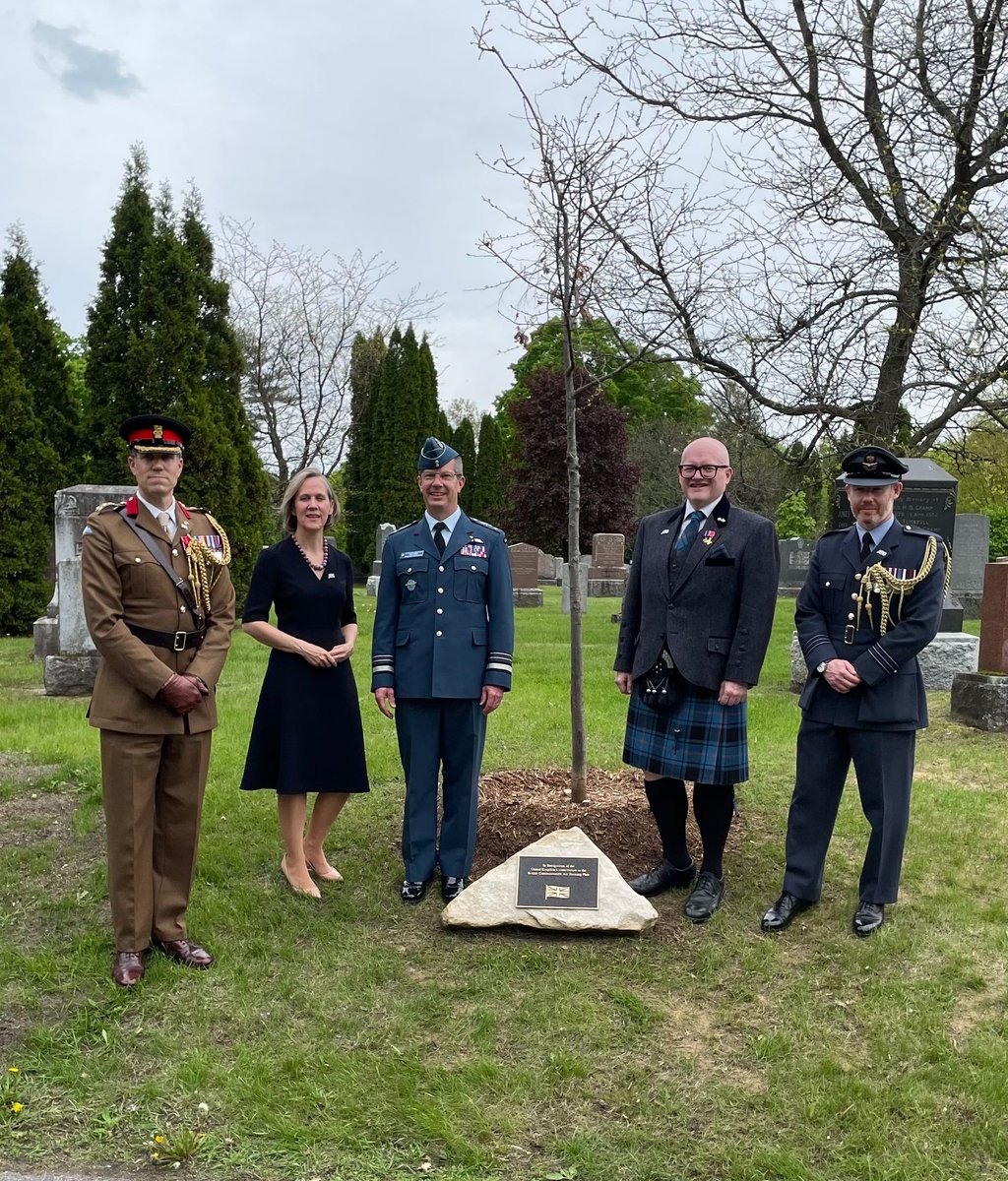 We’re proud to commemorate 100 years of the @RCAF_ARC. The UK’s contribution to this memorial came from Glasgow Prestwick Airport 🏴󠁧󠁢󠁳󠁣󠁴󠁿—mirroring the route @RoyalAirForce pilots took to train in Canada during #WWII and symbolizing the long-standing link between the RAF and RCAF. ✈️
