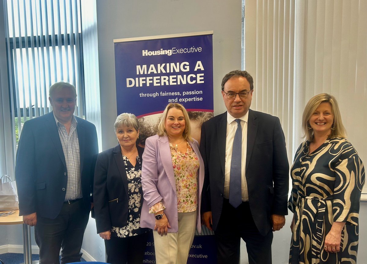 Director of services Eileen Best and Homeless Services manager @SandraDuffySF met today with @nihecommunity and the Governor of @bankofengland to discuss issues affecting homeless communities within Derry City and the challenges we are facing.