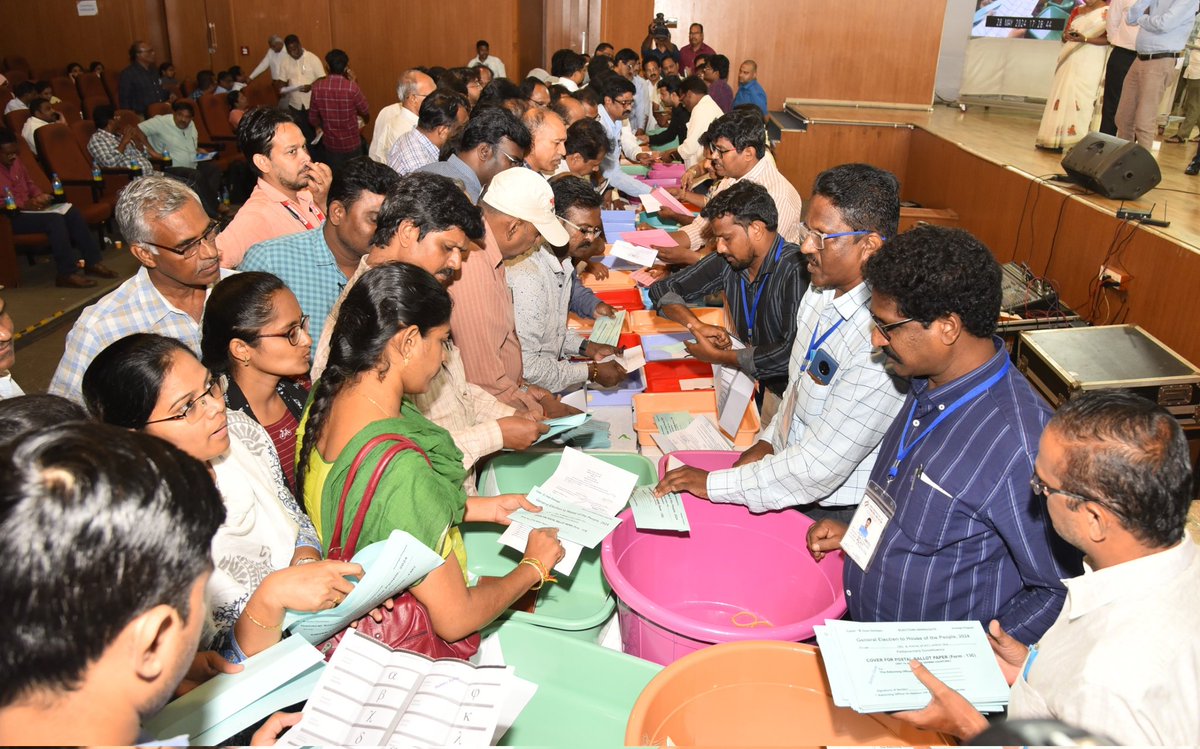 District Election Officer & Collector, NTR District Sri S. Dilli Rao conducted training programme to  Postal Ballot Counting Supervisors, Counting Assistants, Micro Observers at Tummalapalli Kalakshetram on 28th May, 2024.
#GeneralElections2024 #countingofvotes #ntrdistrict #ias