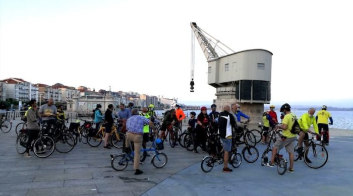 ‘Bicicleta o Barbarie’, un alegato a la ciclomovilidad que llega a Cantabria. Carlos Rodríguez, de @30diasenbici , presentará el libro en Torrelavega y Santander elfaradio.com/2024/05/28/bic… #Movilidad #Bicicleta #Libro