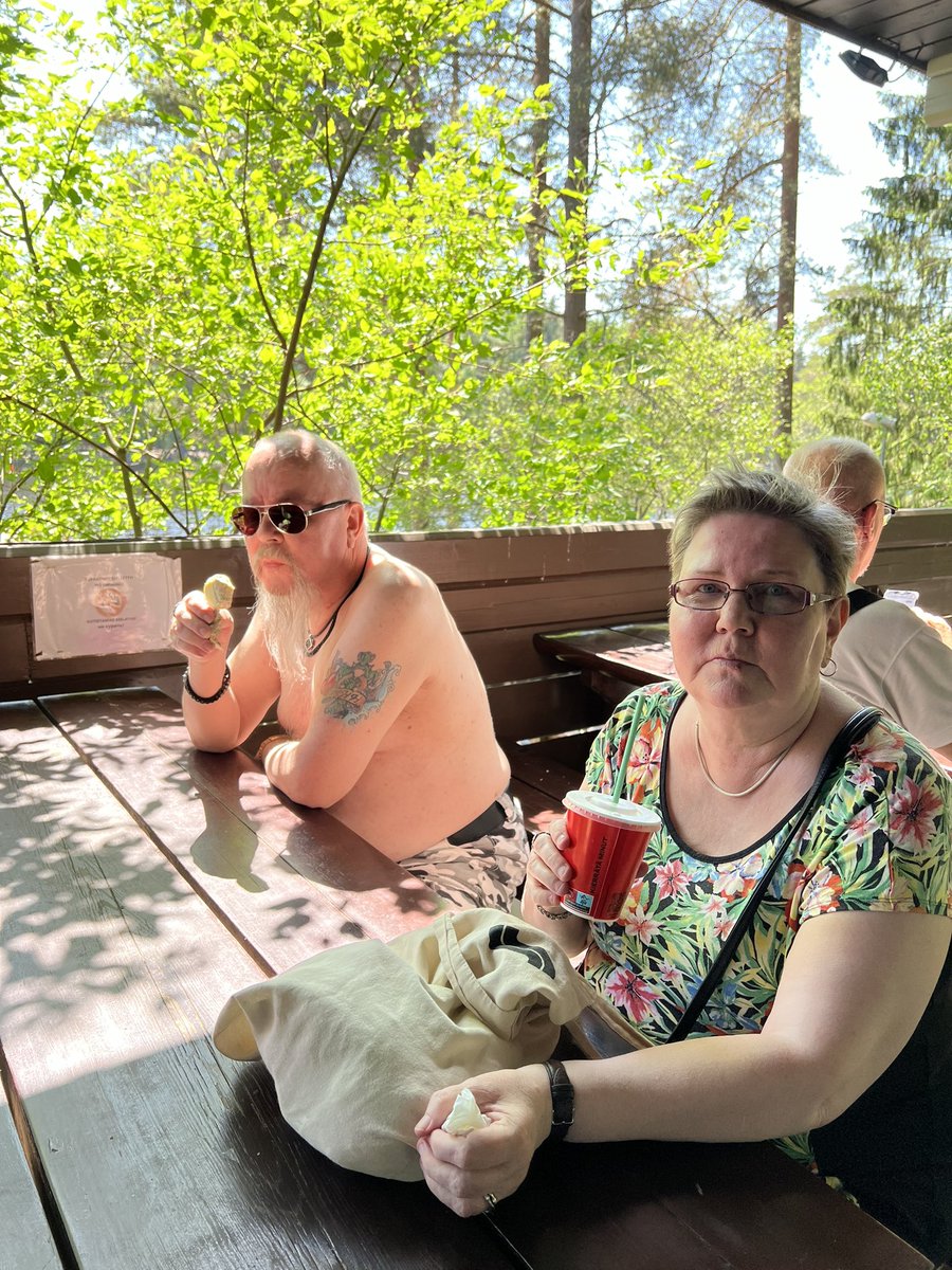 Helteellä maistuu vichy, limppari ja jäätelö😋 #Foibekartano #Kuusijärvi #kesäretki #kesä