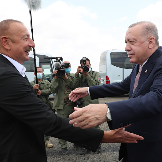 Biri israil'e petrol pazarlıyor
Diğeri boru hattına köprü kuruyor

İkiside siyonizmin sadık hizmetcileridir !