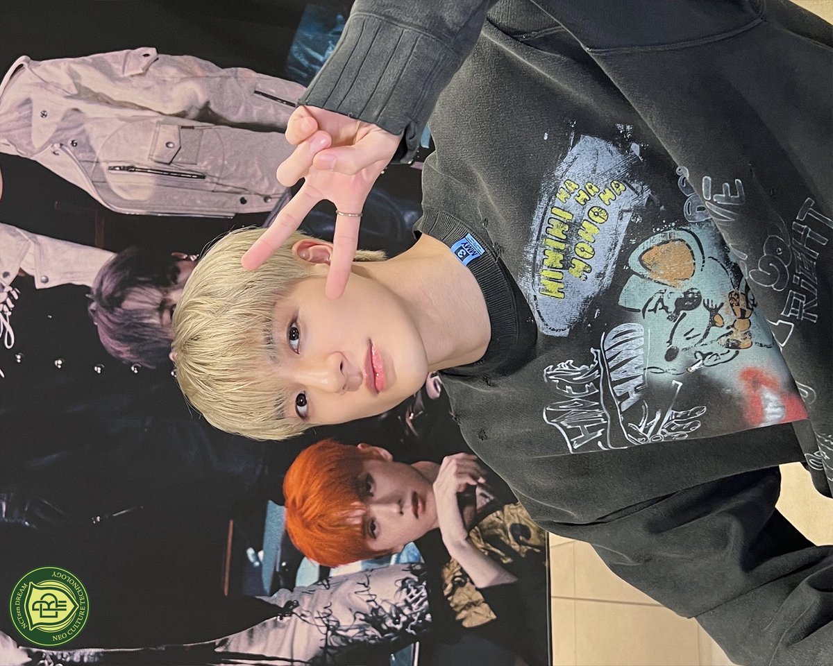 blonde jeno looks soooo good