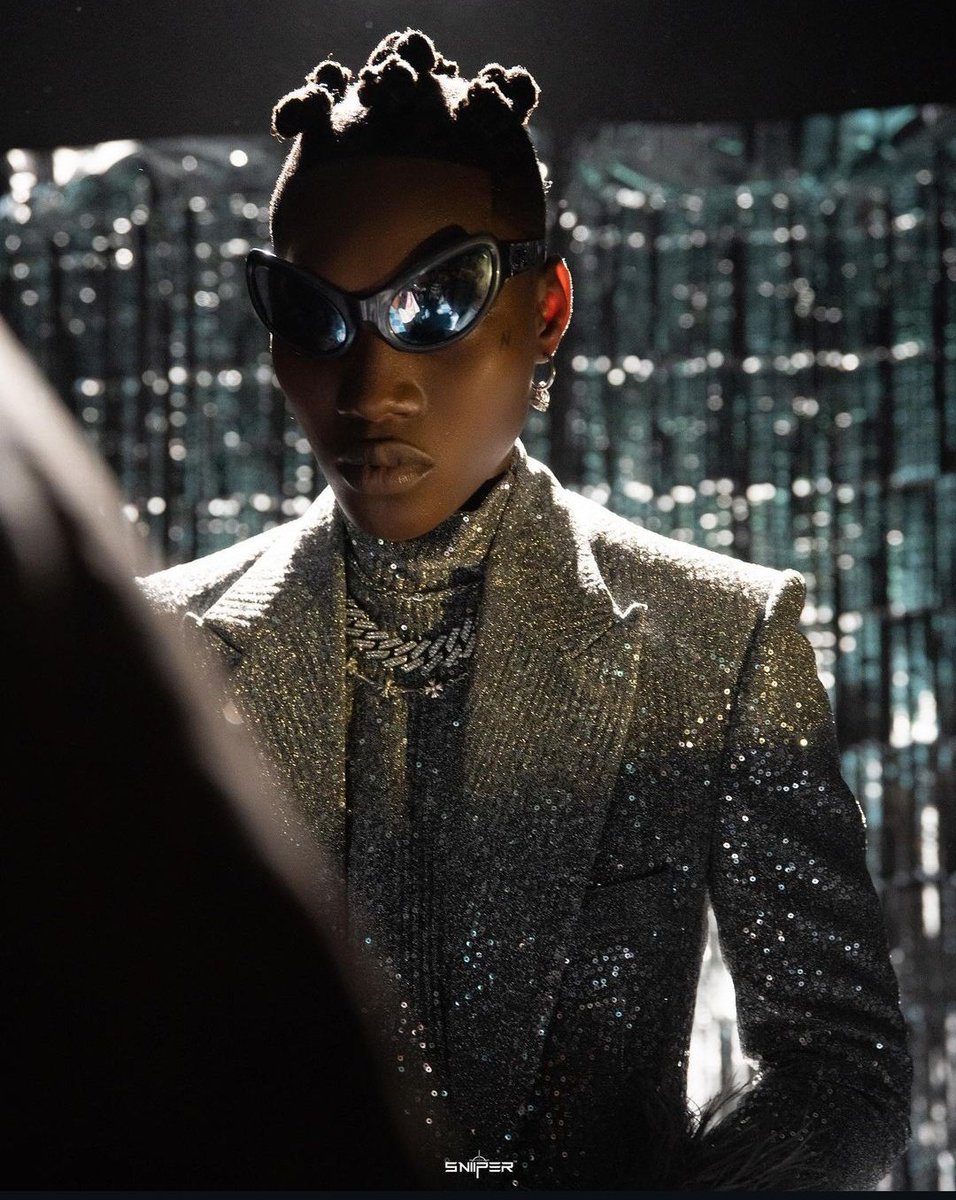 On my way to stardom..... 👽👽👽

#ElementVideo out on Wednesday!
