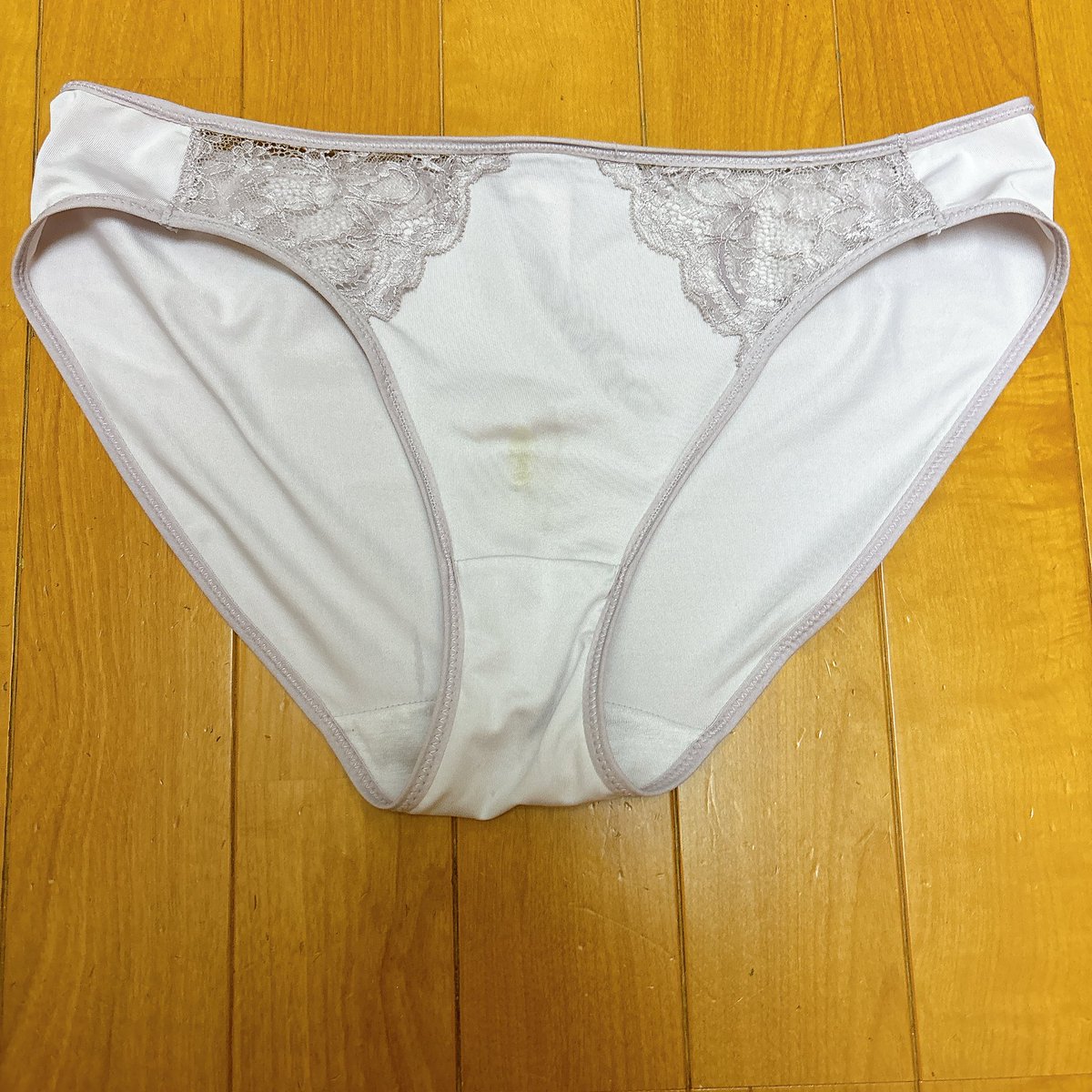 haise74's tweet photo. 本日着用の
このノーマルパンティ
触りごごちサラサラ
履きごごちサラサラ

送料込みの1670円で
お譲りします

ご希望の方はDMまで
ご依頼いただければと思います

#エマうんち
#下着売ります https://t.co/xSa6beAuNt
